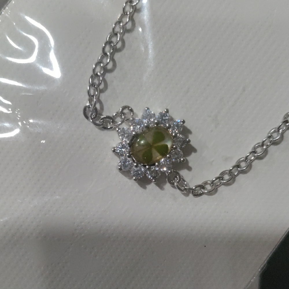Lucky Clover Bracelet – Real Four-Leaf Clover Charm – Elegant & Meaningful Gift!